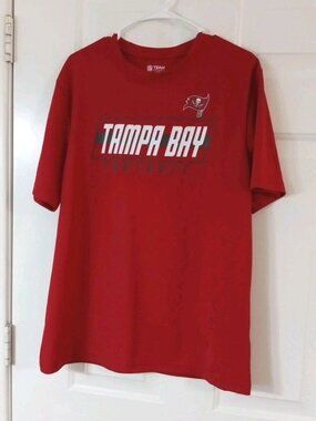 NFL Team Apparel Red T Shirt Men’s Large Tampa Bay Buccaneers